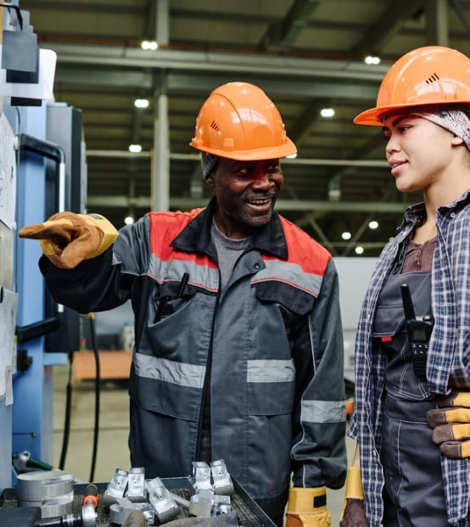 Equipo Hexra revisando equipo de intercambio de calor